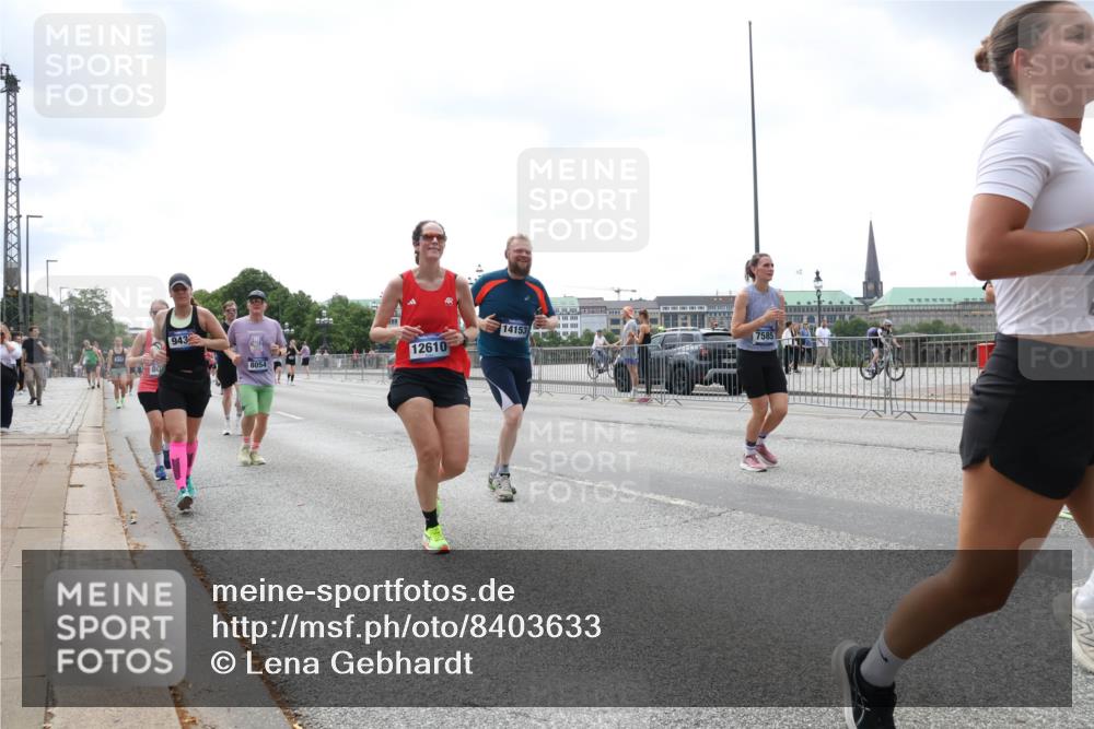 29.06.2025 - hella hamburg halbmarathon Lena Gebhardt http://msf.ph/oto/8403633 29.06.2025 10:41:00 Lombardsbrücke 943, 8054, 12610, 14153, 7585, 1075, 1317, 1323, 1731, 2042, 2173, 2206, 2229, 2299, 2762, 2805, 2858, 3121, 3306, 3432, 3694, 4044, 4234, 4411, 4412, 4530, 4612, 4638, 4774, 4775, 4906, 4972, 5086, 5225, 5549, 5753, 6088, 6098, 6163, 6278, 6280, 6289, 6474, 6842, 7293, 7661, 7821, 7829, 7956, 8053, 8054, 8293, 8378, 8385, 8429, 8430, 8751, 8769, 8878, 8992, 9009, 9237, 9962, 10269, 10407, 10644, 10835, 11053 meine-sportfotos.de