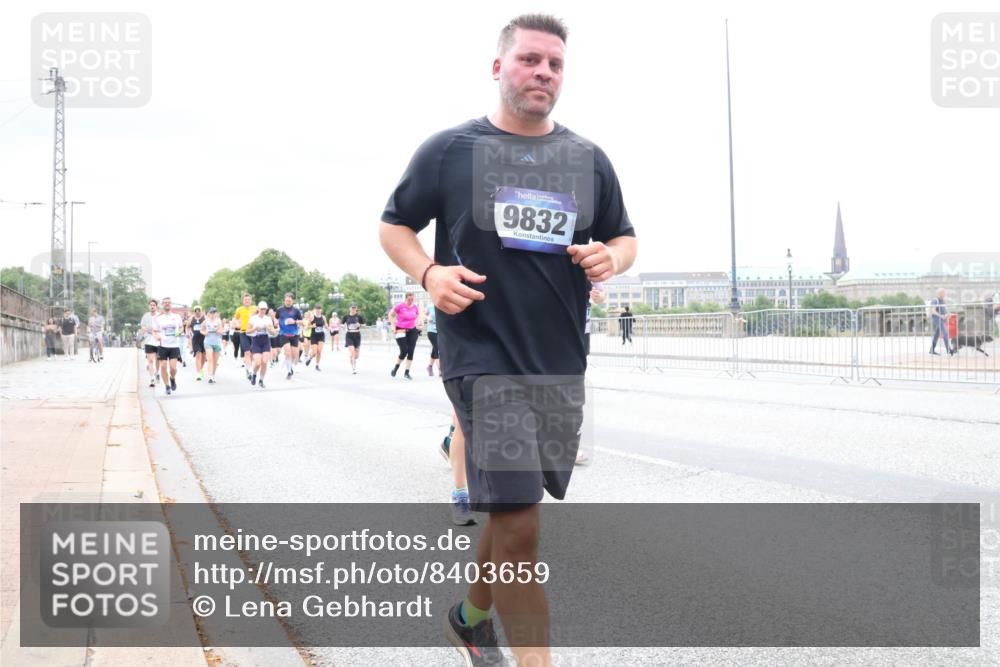 29.06.2025 - hella hamburg halbmarathon Lena Gebhardt http://msf.ph/oto/8403659 29.06.2025 10:58:23 Lombardsbrücke 9832, 1001, 1326, 1388, 1646, 1845, 2043, 2169, 2273, 2275, 2449, 3540, 3644, 3868, 3936, 4117, 4225, 4429, 5104, 5159, 5655, 5676, 5732, 5782, 5988, 6010, 6316, 6337, 6825, 6927, 7262, 7556, 7617, 7664, 7783, 7870, 7933, 7967, 7977, 7990, 8076, 8439, 8440, 8441, 8442, 8512, 8592, 8701, 8713, 8888, 9123, 9180, 9225, 9239, 9319, 9398, 9436, 9481, 9563, 9636, 9832, 9889, 9960, 10498 meine-sportfotos.de