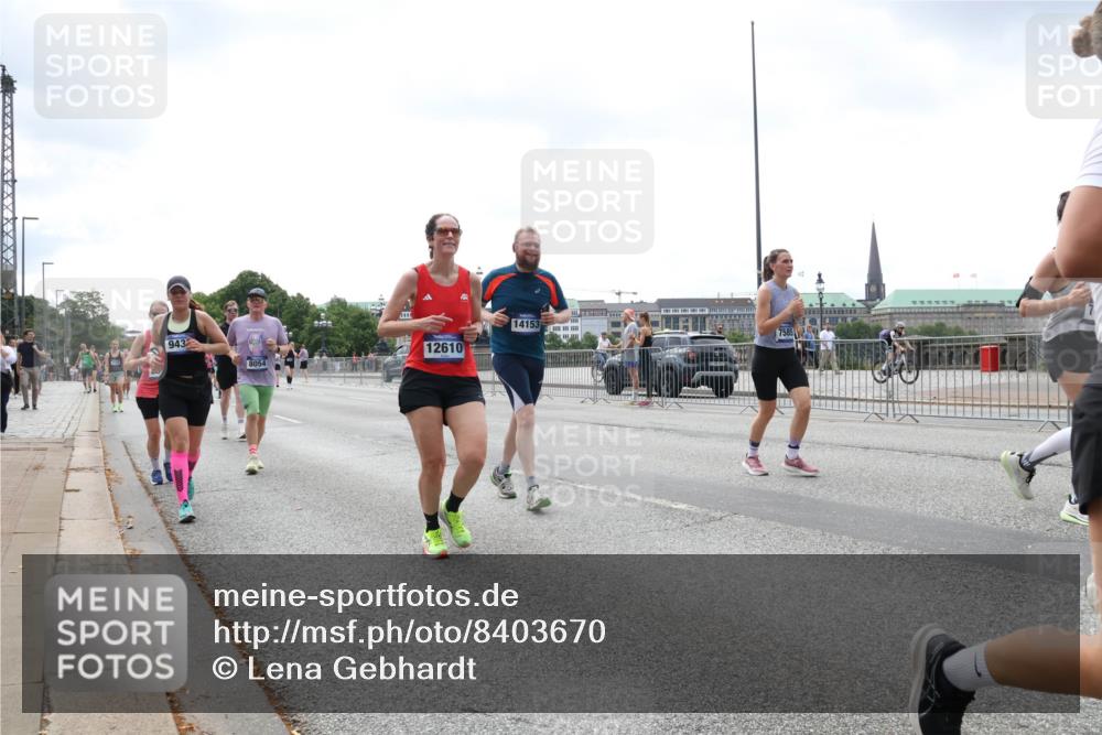29.06.2025 - hella hamburg halbmarathon Lena Gebhardt http://msf.ph/oto/8403670 29.06.2025 10:41:00 Lombardsbrücke 943, 8054, 12610, 14153, 1075, 1317, 1323, 1731, 2042, 2173, 2206, 2229, 2299, 2762, 2805, 2858, 3121, 3306, 3432, 3694, 4044, 4234, 4411, 4412, 4530, 4612, 4638, 4774, 4775, 4906, 4972, 5086, 5225, 5549, 5753, 6088, 6098, 6163, 6278, 6280, 6289, 6474, 6842, 7293, 7661, 7821, 7829, 7956, 8053, 8054, 8293, 8378, 8385, 8429, 8430, 8751, 8769, 8878, 8992, 9009, 9237, 9962, 10269, 10407, 10644, 10835, 11053 meine-sportfotos.de