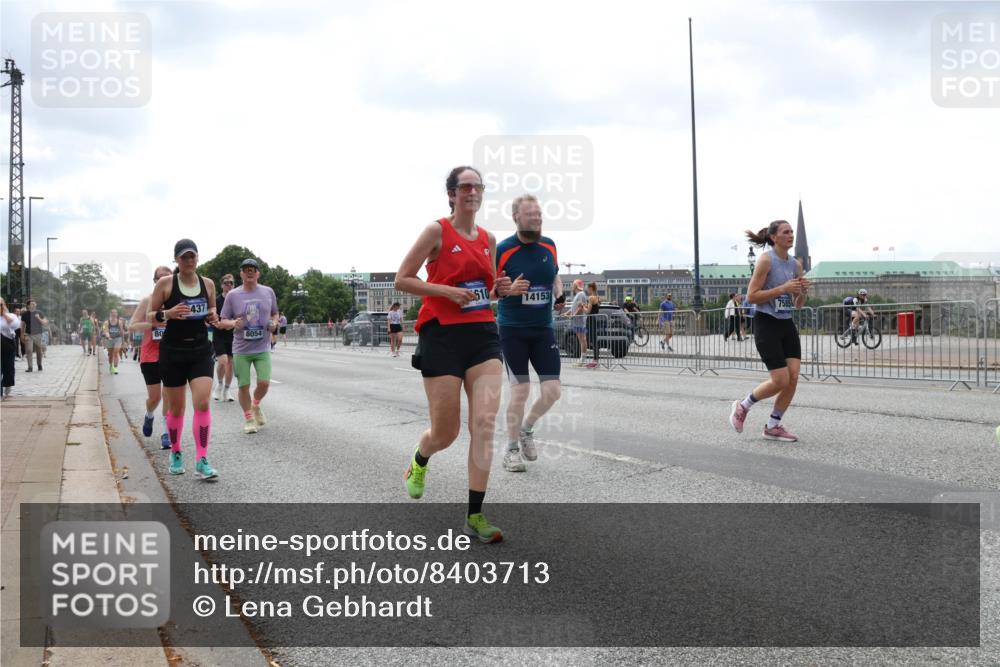 29.06.2025 - hella hamburg halbmarathon Lena Gebhardt http://msf.ph/oto/8403713 29.06.2025 10:41:00 Lombardsbrücke 437, 610, 8054, 14153, 1075, 1317, 1323, 1731, 2042, 2173, 2206, 2229, 2299, 2762, 2805, 2858, 3121, 3306, 3432, 3694, 4044, 4234, 4411, 4412, 4530, 4612, 4638, 4774, 4775, 4906, 4972, 5086, 5225, 5549, 5753, 6088, 6098, 6163, 6278, 6280, 6289, 6474, 6842, 7293, 7661, 7821, 7829, 7956, 8053, 8054, 8293, 8378, 8385, 8429, 8430, 8751, 8769, 8878, 8992, 9009, 9237, 9962, 10269, 10407, 10644, 10835, 11053 meine-sportfotos.de
