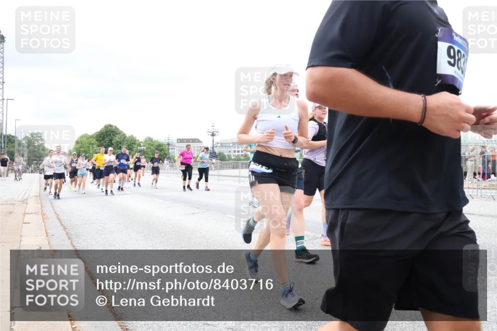 29.06.2025 - hella hamburg halbmarathon Lena Gebhardt http://msf.ph/oto/8403716 29.06.2025 10:58:23 Lombardsbrücke 86, 1001, 1326, 1388, 1646, 1845, 2043, 2169, 2273, 2275, 2449, 3540, 3644, 3868, 3936, 4117, 4225, 4429, 5104, 5159, 5655, 5676, 5732, 5782, 5988, 6010, 6316, 6337, 6825, 6927, 7262, 7556, 7617, 7664, 7783, 7870, 7933, 7967, 7977, 7990, 8076, 8439, 8440, 8441, 8442, 8512, 8592, 8701, 8713, 8888, 9123, 9180, 9225, 9239, 9319, 9398, 9436, 9481, 9563, 9636, 9832, 9889, 9960, 10498 meine-sportfotos.de