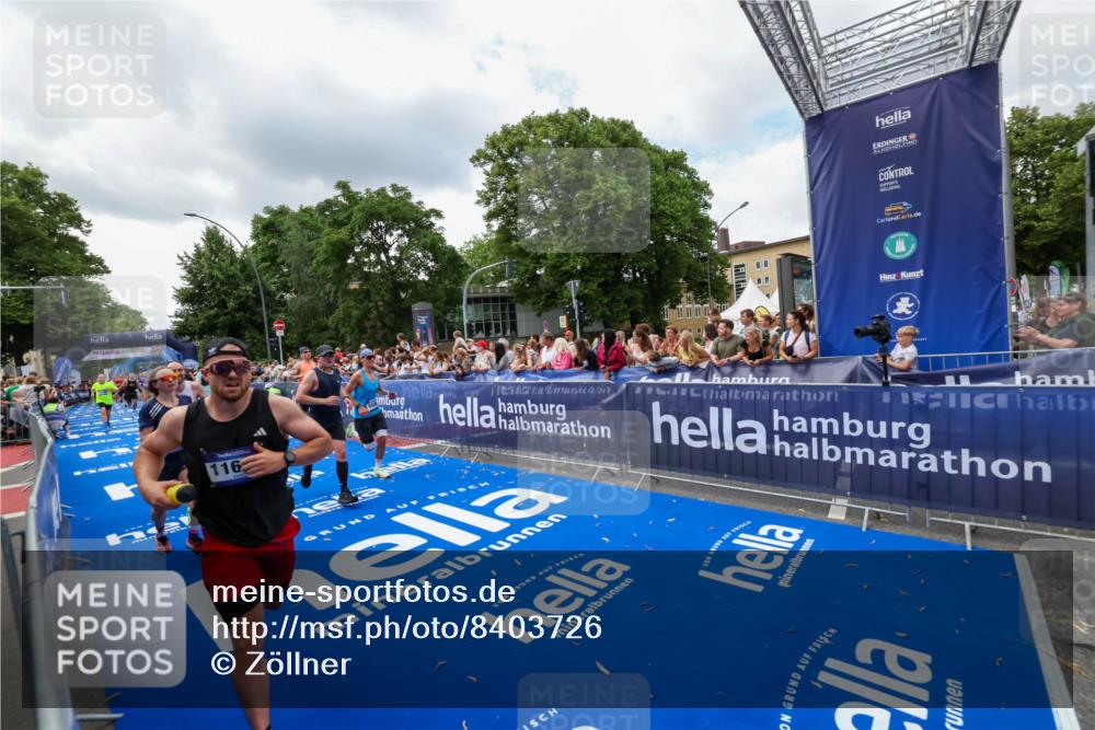 29.06.2025 - hella hamburg halbmarathon Zöllner http://msf.ph/oto/8403726 29.06.2025 10:39:13 Ziel 1445, 3282, 4759, 6686, 6687, 11305, 11619, 12137, 13729, 14311, 15556, 16656, 16820, 17668, 18149, 18547 meine-sportfotos.de