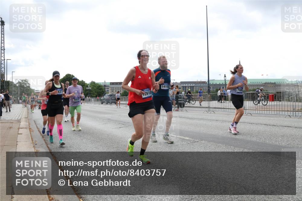 29.06.2025 - hella hamburg halbmarathon Lena Gebhardt http://msf.ph/oto/8403757 29.06.2025 10:41:00 Lombardsbrücke 437, 8054, 2610, 14153, 7585, 1075, 1317, 1323, 1731, 2042, 2173, 2206, 2229, 2299, 2762, 2805, 2858, 3121, 3306, 3432, 3694, 4044, 4234, 4411, 4412, 4530, 4612, 4638, 4774, 4775, 4906, 4972, 5086, 5225, 5549, 5753, 6088, 6098, 6163, 6278, 6280, 6289, 6474, 6842, 7293, 7661, 7821, 7829, 7956, 8053, 8054, 8293, 8378, 8385, 8429, 8430, 8751, 8769, 8878, 8992, 9009, 9237, 9962, 10269, 10407, 10644, 10835, 11053 meine-sportfotos.de