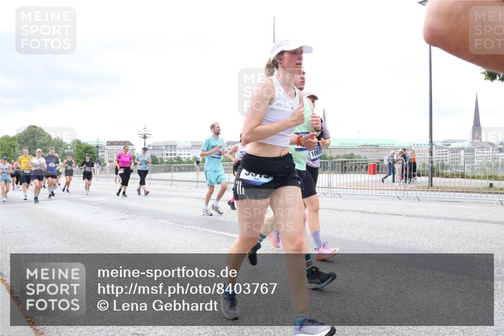 29.06.2025 - hella hamburg halbmarathon Lena Gebhardt http://msf.ph/oto/8403767 29.06.2025 10:58:23 Lombardsbrücke 13469, 10937, 1001, 1326, 1388, 1646, 1845, 2043, 2169, 2273, 2275, 2449, 3540, 3644, 3868, 3936, 4117, 4225, 4429, 5104, 5159, 5655, 5676, 5732, 5782, 5988, 6010, 6316, 6337, 6825, 6927, 7262, 7556, 7617, 7664, 7783, 7870, 7933, 7967, 7977, 7990, 8076, 8439, 8440, 8441, 8442, 8512, 8592, 8701, 8713, 8888, 9123, 9180, 9225, 9239, 9319, 9398, 9436, 9481, 9563, 9636, 9832, 9889, 9960, 10498 meine-sportfotos.de