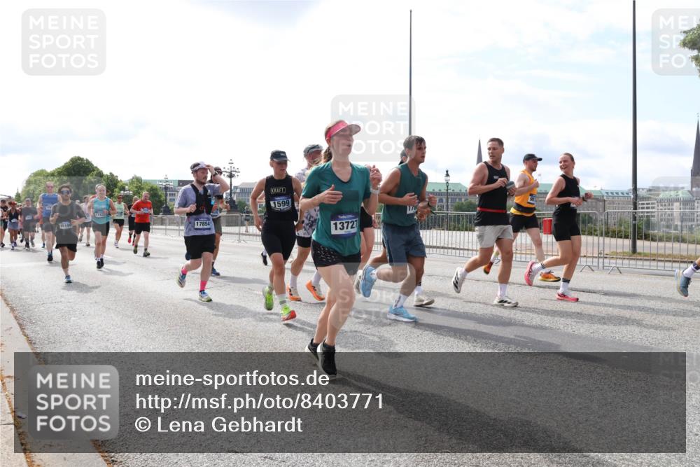 29.06.2025 - hella hamburg halbmarathon Lena Gebhardt http://msf.ph/oto/8403771 29.06.2025 10:16:27 Lombardsbrücke 16199, 1742, 17854, 1599, 13727, 178, 1156, 1212, 1244, 1308, 1599, 1651, 1825, 2071, 2165, 2347, 2436, 2803, 2835, 2912, 3030, 3134, 3156, 3176, 3484, 3648, 3687, 4478, 4583, 4637, 4828, 5036, 5037, 5046, 5294, 5423, 6024, 6488, 7158, 7358, 7753, 8169, 8274, 8295, 8317, 8554, 8597, 8645, 8707, 8847, 8857, 9332, 9601, 9628, 9664, 9676, 9784, 9802, 9810, 9881, 10076, 10107, 10139, 10141, 10183, 10232, 10292, 10844, 10990, 11344, 11345 meine-sportfotos.de