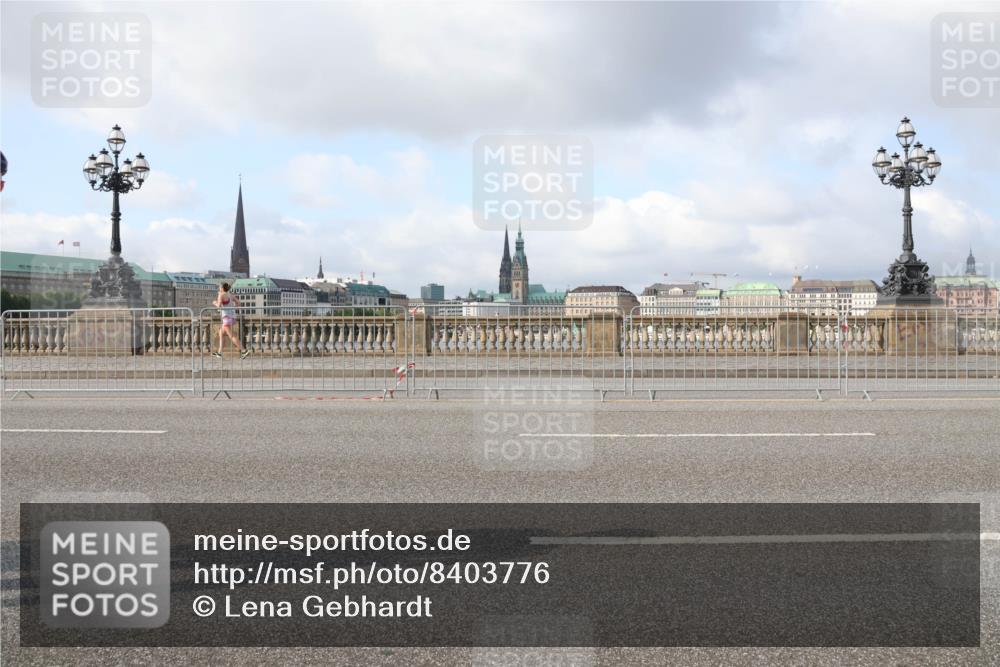 29.06.2025 - hella hamburg halbmarathon Lena Gebhardt http://msf.ph/oto/8403776 29.06.2025 08:54:10 Lombardsbrücke  meine-sportfotos.de