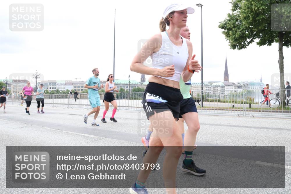29.06.2025 - hella hamburg halbmarathon Lena Gebhardt http://msf.ph/oto/8403793 29.06.2025 10:58:24 Lombardsbrücke 1001, 1326, 1365, 1388, 1514, 1646, 1845, 2043, 2169, 2273, 2275, 2449, 3540, 3644, 3868, 3936, 4117, 4225, 4429, 5104, 5159, 5655, 5676, 5732, 5782, 5988, 6010, 6316, 6337, 6554, 6825, 6927, 7095, 7096, 7262, 7556, 7617, 7664, 7783, 7870, 7933, 7967, 7977, 7990, 8076, 8439, 8440, 8441, 8442, 8512, 8592, 8701, 8713, 8888, 9123, 9180, 9225, 9239, 9319, 9398, 9436, 9481, 9563, 9636, 9832, 9889, 9960, 10498 meine-sportfotos.de