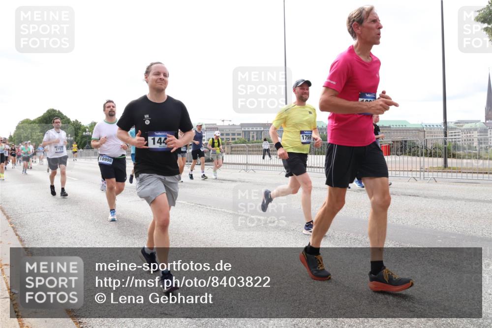 29.06.2025 - hella hamburg halbmarathon Lena Gebhardt http://msf.ph/oto/8403822 29.06.2025 10:24:05 Lombardsbrücke 8717, 18998, 144, 1759, 1005, 1009, 1304, 1389, 1444, 1545, 2125, 2132, 2477, 2489, 3013, 3185, 3285, 3579, 4122, 4162, 4597, 4646, 4684, 4719, 4990, 4993, 5039, 5055, 5160, 5258, 5260, 5358, 5661, 5954, 6478, 6524, 6526, 6747, 7013, 7426, 7528, 7920, 8031, 8141, 8149, 8167, 8181, 8187, 8297, 8502, 8676, 8717, 9063, 9217, 9603, 9715, 10649, 11044, 11300, 11306, 11347, 11415, 11454, 11793, 12210, 13149, 13711, 14521, 15739, 15853 meine-sportfotos.de
