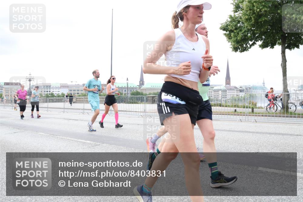 29.06.2025 - hella hamburg halbmarathon Lena Gebhardt http://msf.ph/oto/8403831 29.06.2025 10:58:24 Lombardsbrücke 1001, 1326, 1365, 1388, 1514, 1646, 1845, 2043, 2169, 2273, 2275, 2449, 3540, 3644, 3868, 3936, 4117, 4225, 4429, 5104, 5159, 5655, 5676, 5732, 5782, 5988, 6010, 6316, 6337, 6554, 6825, 6927, 7095, 7096, 7262, 7556, 7617, 7664, 7783, 7870, 7933, 7967, 7977, 7990, 8076, 8439, 8440, 8441, 8442, 8512, 8592, 8701, 8713, 8888, 9123, 9180, 9225, 9239, 9319, 9398, 9436, 9481, 9563, 9636, 9832, 9889, 9960, 10498 meine-sportfotos.de