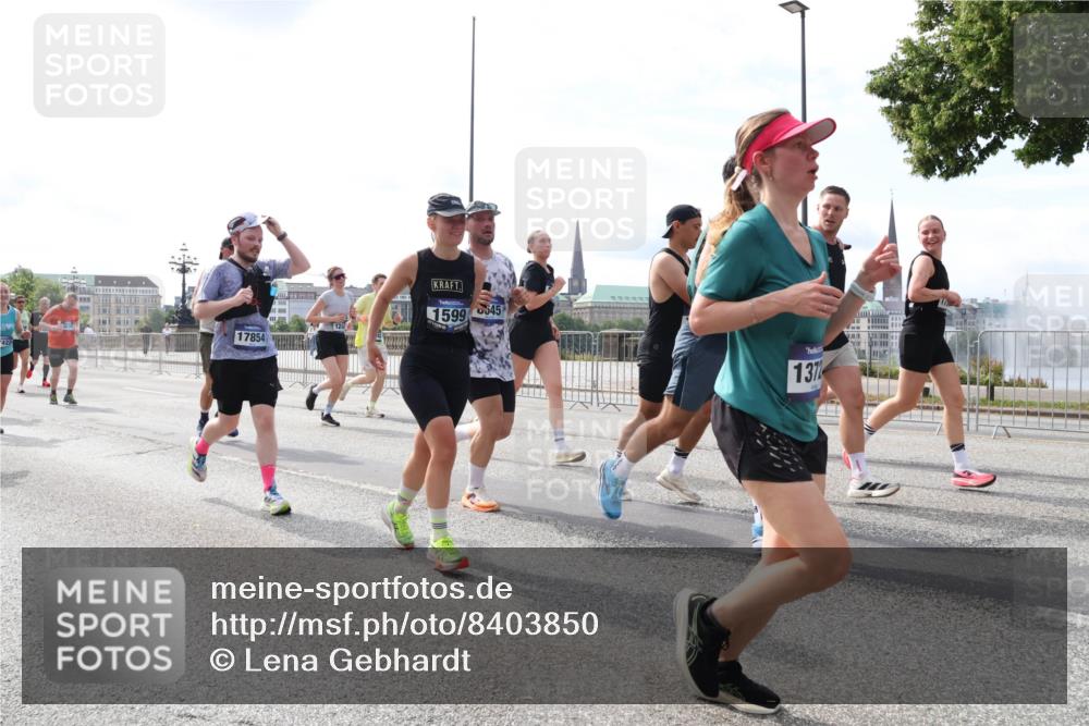 29.06.2025 - hella hamburg halbmarathon Lena Gebhardt http://msf.ph/oto/8403850 29.06.2025 10:16:28 Lombardsbrücke 17854, 422, 1599, 545, 137, 1156, 1212, 1244, 1308, 1599, 1651, 1825, 2071, 2165, 2347, 2436, 2803, 2835, 2912, 3030, 3134, 3156, 3176, 3484, 3648, 3687, 4478, 4583, 4637, 4828, 5036, 5037, 5046, 5294, 6024, 6488, 7158, 7358, 7753, 8169, 8274, 8295, 8317, 8597, 8645, 8707, 8847, 8857, 9332, 9492, 9601, 9628, 9664, 9676, 9784, 9802, 9810, 9881, 10076, 10107, 10139, 10141, 10183, 10232, 10292, 10844, 10990, 11344, 11345 meine-sportfotos.de