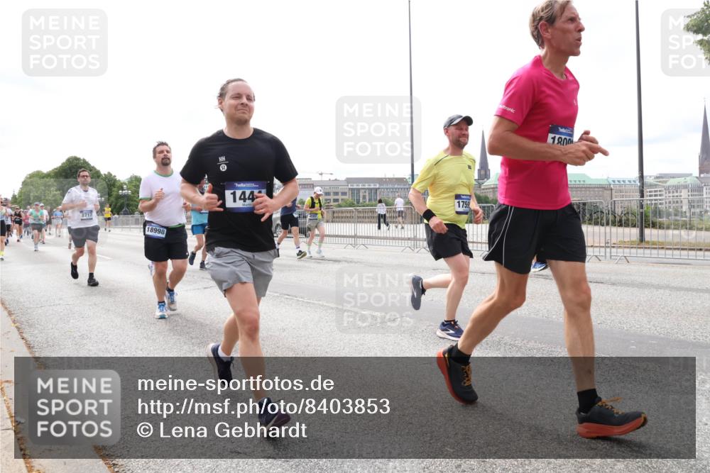 29.06.2025 - hella hamburg halbmarathon Lena Gebhardt http://msf.ph/oto/8403853 29.06.2025 10:24:06 Lombardsbrücke 8717, 18998, 144, 1759, 1800, 1005, 1009, 1389, 1444, 1545, 2125, 2132, 2477, 2489, 3013, 3185, 3285, 3579, 4122, 4162, 4597, 4646, 4684, 4719, 4990, 4993, 5039, 5055, 5160, 5258, 5260, 5358, 5661, 5954, 6478, 6524, 6526, 6747, 7013, 7426, 7528, 7920, 8031, 8141, 8149, 8167, 8181, 8187, 8297, 8502, 8676, 8717, 9063, 9217, 9603, 9715, 10649, 11044, 11306, 11347, 11415, 11454, 11793, 12210, 13149, 13711, 14521, 15739, 15853 meine-sportfotos.de