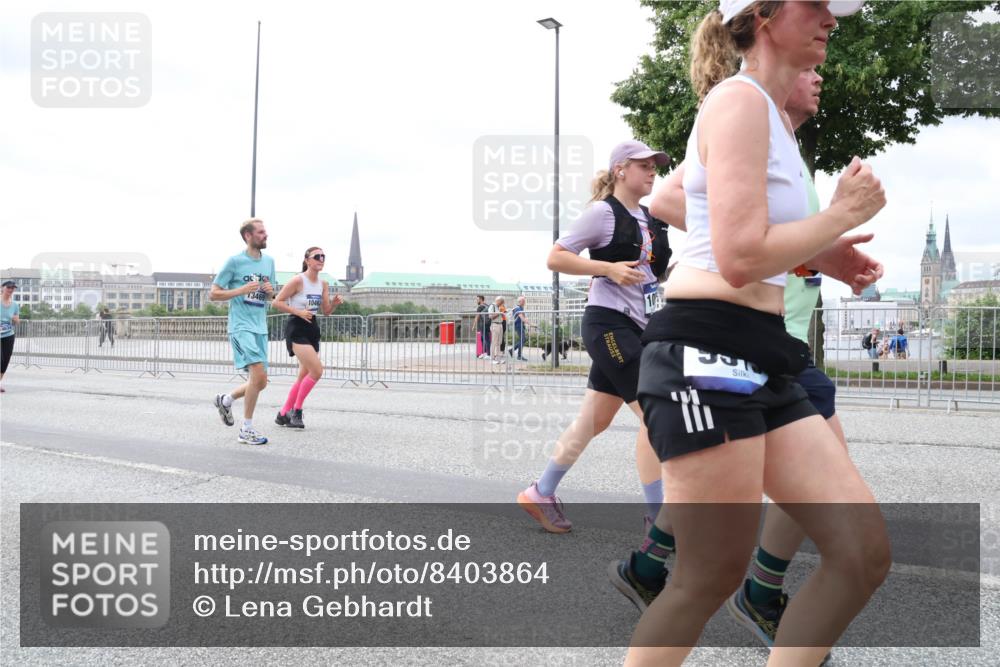 29.06.2025 - hella hamburg halbmarathon Lena Gebhardt http://msf.ph/oto/8403864 29.06.2025 10:58:24 Lombardsbrücke 1001, 1326, 1365, 1388, 1514, 1646, 1845, 2043, 2169, 2273, 2275, 2449, 3540, 3644, 3868, 3936, 4117, 4225, 4429, 5104, 5159, 5655, 5676, 5732, 5782, 5988, 6010, 6316, 6337, 6554, 6825, 6927, 7095, 7096, 7262, 7556, 7617, 7664, 7783, 7870, 7933, 7967, 7977, 7990, 8076, 8439, 8440, 8441, 8442, 8512, 8592, 8701, 8713, 8888, 9123, 9180, 9225, 9239, 9319, 9398, 9436, 9481, 9563, 9636, 9832, 9889, 9960, 10498 meine-sportfotos.de