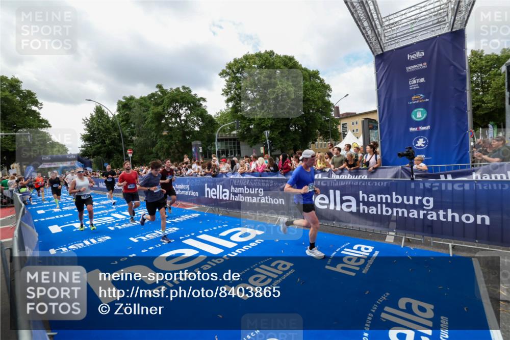 29.06.2025 - hella hamburg halbmarathon Zöllner http://msf.ph/oto/8403865 29.06.2025 10:39:20 Ziel 2044, 3282, 4565, 5752, 6037, 8319, 8925, 11305, 12046, 13479, 13729, 14311, 17646, 17668 meine-sportfotos.de