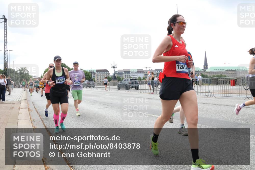 29.06.2025 - hella hamburg halbmarathon Lena Gebhardt http://msf.ph/oto/8403878 29.06.2025 10:41:01 Lombardsbrücke 9437, 8054, 12610, 1075, 1317, 1323, 1731, 2042, 2173, 2206, 2229, 2299, 2805, 2858, 3121, 3306, 3432, 3694, 4044, 4234, 4411, 4412, 4530, 4612, 4638, 4774, 4775, 4906, 4972, 5086, 5225, 5549, 5753, 6088, 6098, 6163, 6280, 6289, 6474, 6842, 7293, 7661, 7821, 7829, 7956, 8053, 8054, 8293, 8378, 8385, 8429, 8430, 8751, 8769, 8878, 8992, 9009, 9237, 9962, 10269, 10407, 10644, 10835, 11053 meine-sportfotos.de