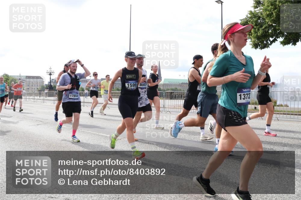 29.06.2025 - hella hamburg halbmarathon Lena Gebhardt http://msf.ph/oto/8403892 29.06.2025 10:16:28 Lombardsbrücke 422, 17854, 1244, 1599, 8645, 1372, 1156, 1212, 1244, 1308, 1599, 1651, 1825, 2071, 2165, 2347, 2436, 2803, 2835, 2912, 3030, 3134, 3156, 3176, 3484, 3648, 3687, 4478, 4583, 4637, 4828, 5036, 5037, 5046, 5294, 6024, 6488, 7158, 7358, 7753, 8169, 8274, 8295, 8317, 8597, 8645, 8707, 8847, 8857, 9332, 9492, 9601, 9628, 9664, 9676, 9784, 9802, 9810, 9881, 10076, 10107, 10139, 10141, 10183, 10232, 10292, 10844, 10990, 11344, 11345 meine-sportfotos.de