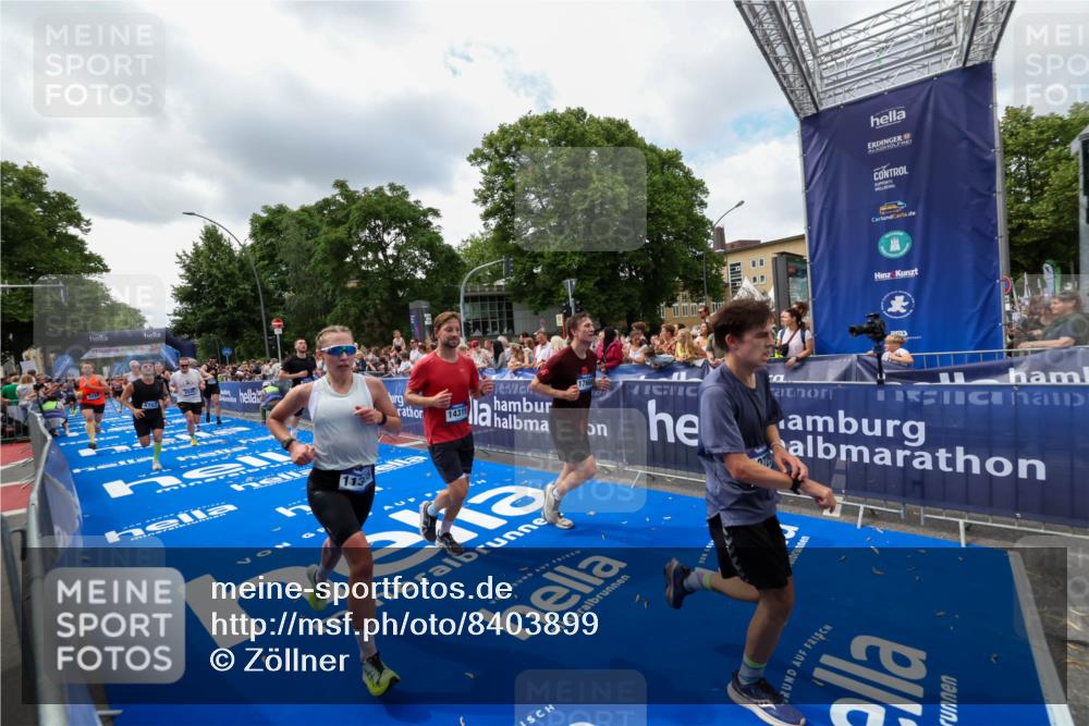 29.06.2025 - hella hamburg halbmarathon Zöllner http://msf.ph/oto/8403899 29.06.2025 10:39:21 Ziel 2044, 4565, 5752, 6037, 8319, 8925, 11305, 12046, 13479, 13729, 14311, 14359, 15866, 17646, 17668 meine-sportfotos.de