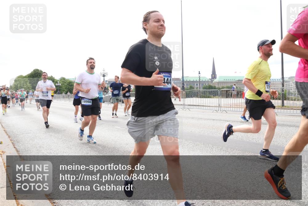 29.06.2025 - hella hamburg halbmarathon Lena Gebhardt http://msf.ph/oto/8403914 29.06.2025 10:24:06 Lombardsbrücke 8717, 18998, 141, 5358, 11044, 444, 175, 1005, 1009, 1389, 1444, 1545, 2125, 2132, 2477, 2489, 3013, 3185, 3285, 3579, 4122, 4162, 4597, 4646, 4684, 4719, 4990, 4993, 5039, 5055, 5160, 5258, 5260, 5358, 5661, 5954, 6478, 6524, 6526, 6747, 7013, 7426, 7528, 7920, 8031, 8141, 8149, 8167, 8181, 8187, 8297, 8502, 8676, 8717, 9063, 9217, 9603, 9715, 10649, 11044, 11306, 11347, 11415, 11454, 11793, 12210, 13149, 13711, 14521, 15739, 15853 meine-sportfotos.de