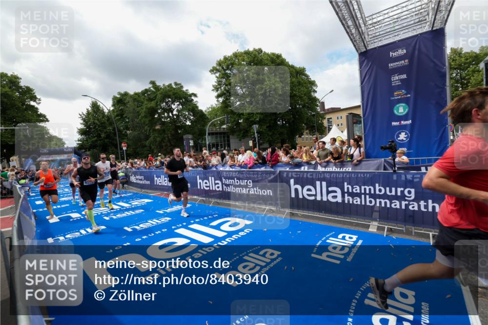 29.06.2025 - hella hamburg halbmarathon Zöllner http://msf.ph/oto/8403940 29.06.2025 10:39:22 Ziel 2044, 4565, 5752, 6037, 8319, 8925, 12046, 13479, 14311, 14359, 15866, 17646 meine-sportfotos.de