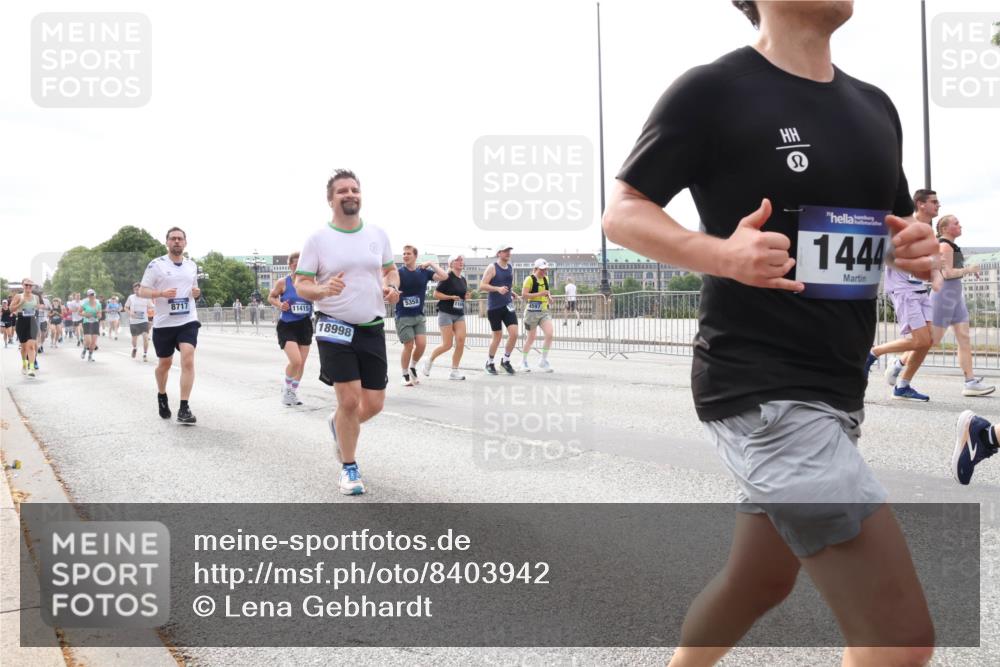 29.06.2025 - hella hamburg halbmarathon Lena Gebhardt http://msf.ph/oto/8403942 29.06.2025 10:24:06 Lombardsbrücke 8717, 11415, 18998, 5358, 110, 4597, 1444, 1005, 1009, 1389, 1444, 1545, 2125, 2132, 2477, 2489, 3013, 3185, 3285, 3579, 4122, 4162, 4597, 4646, 4684, 4719, 4990, 4993, 5039, 5055, 5160, 5258, 5260, 5358, 5661, 5954, 6478, 6524, 6526, 6747, 7013, 7426, 7528, 7920, 8031, 8141, 8149, 8167, 8181, 8187, 8297, 8502, 8676, 8717, 9063, 9217, 9603, 9715, 10649, 11044, 11306, 11347, 11415, 11454, 11793, 12210, 13149, 13711, 14521, 15739, 15853 meine-sportfotos.de