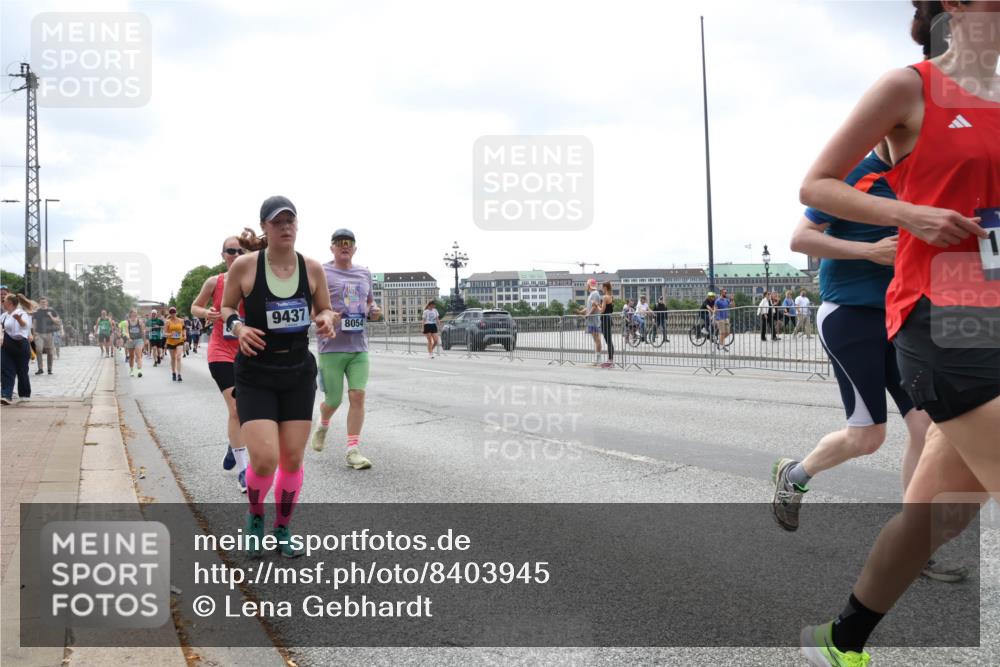29.06.2025 - hella hamburg halbmarathon Lena Gebhardt http://msf.ph/oto/8403945 29.06.2025 10:41:01 Lombardsbrücke 9437, 8054, 1, 1075, 1317, 1323, 1731, 2042, 2173, 2206, 2229, 2299, 2805, 2858, 3121, 3306, 3432, 3694, 4044, 4234, 4411, 4412, 4530, 4612, 4638, 4774, 4775, 4906, 4972, 5086, 5225, 5549, 5753, 6088, 6098, 6163, 6280, 6289, 6474, 6842, 7293, 7661, 7821, 7829, 7956, 8053, 8054, 8293, 8378, 8385, 8429, 8430, 8751, 8769, 8878, 8992, 9009, 9237, 9962, 10269, 10407, 10644, 10835, 11053 meine-sportfotos.de