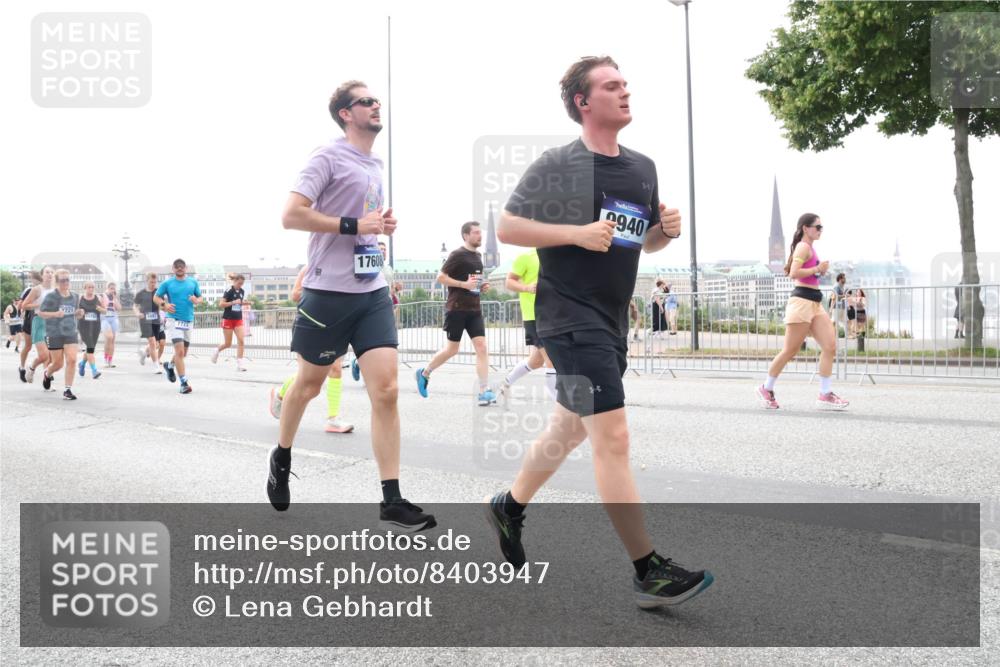 29.06.2025 - hella hamburg halbmarathon Lena Gebhardt http://msf.ph/oto/8403947 29.06.2025 10:50:14 Lombardsbrücke 7721, 7722, 17608, 0940, 1259, 1487, 1511, 1828, 2047, 2212, 3203, 3680, 3701, 3710, 3805, 3897, 4090, 4168, 4870, 4961, 5119, 5749, 5751, 5997, 6680, 6830, 7366, 7505, 7677, 7721, 7722, 7755, 8065, 8254, 8299, 9015, 9605, 9940, 10060, 10286, 10403, 10617, 10683, 10744, 11030, 11426, 11696, 11716, 11760, 12079, 12124, 13127, 13128, 13309, 13381, 13744, 13846, 13887, 14102, 14144, 14505, 14545, 14591, 14692, 14940, 15230, 15626 meine-sportfotos.de