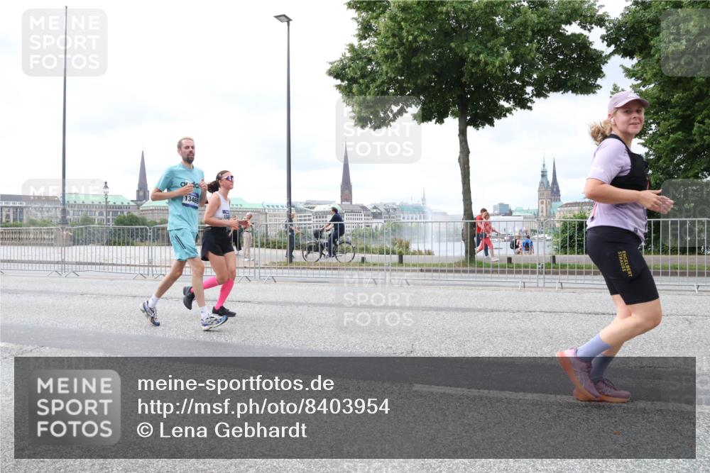 29.06.2025 - hella hamburg halbmarathon Lena Gebhardt http://msf.ph/oto/8403954 29.06.2025 10:58:25 Lombardsbrücke 1001, 1326, 1365, 1388, 1514, 1646, 1845, 2043, 2169, 2273, 2275, 2449, 3416, 3540, 3868, 3936, 4117, 4225, 4429, 5104, 5159, 5655, 5676, 5732, 5782, 5988, 6010, 6316, 6337, 6554, 6825, 6927, 7095, 7096, 7262, 7617, 7664, 7783, 7870, 7933, 7967, 7977, 7990, 8076, 8439, 8440, 8441, 8442, 8512, 8592, 8701, 8713, 8888, 9123, 9180, 9225, 9239, 9319, 9398, 9436, 9481, 9563, 9636, 9832, 9889, 9960, 9982, 10498 meine-sportfotos.de