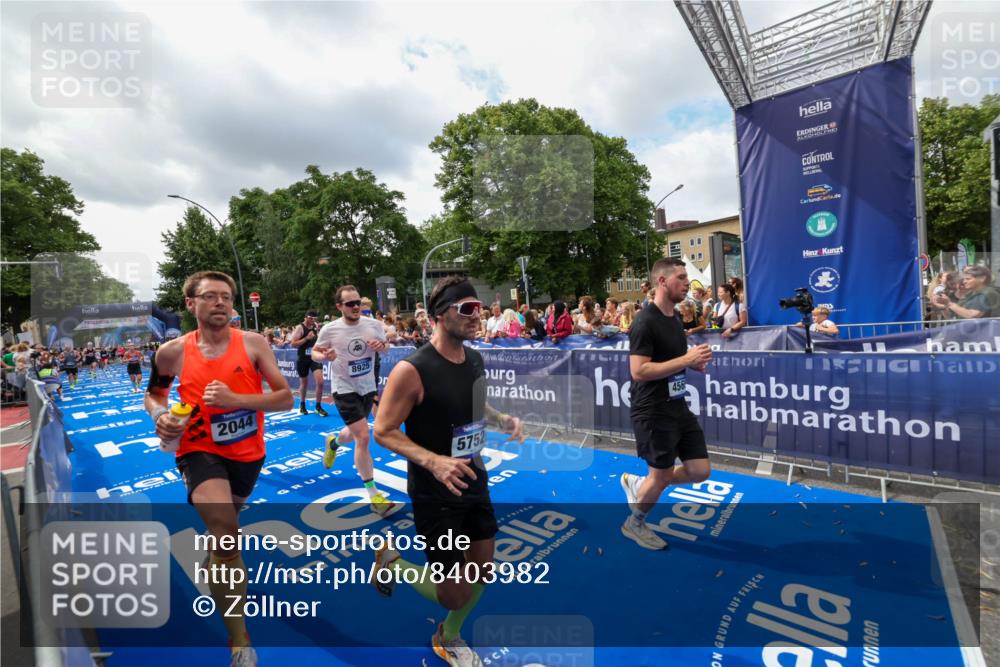 29.06.2025 - hella hamburg halbmarathon Zöllner http://msf.ph/oto/8403982 29.06.2025 10:39:23 Ziel 2044, 4565, 5752, 6037, 8319, 8925, 12046, 13479, 14359, 15013, 15866, 17646 meine-sportfotos.de