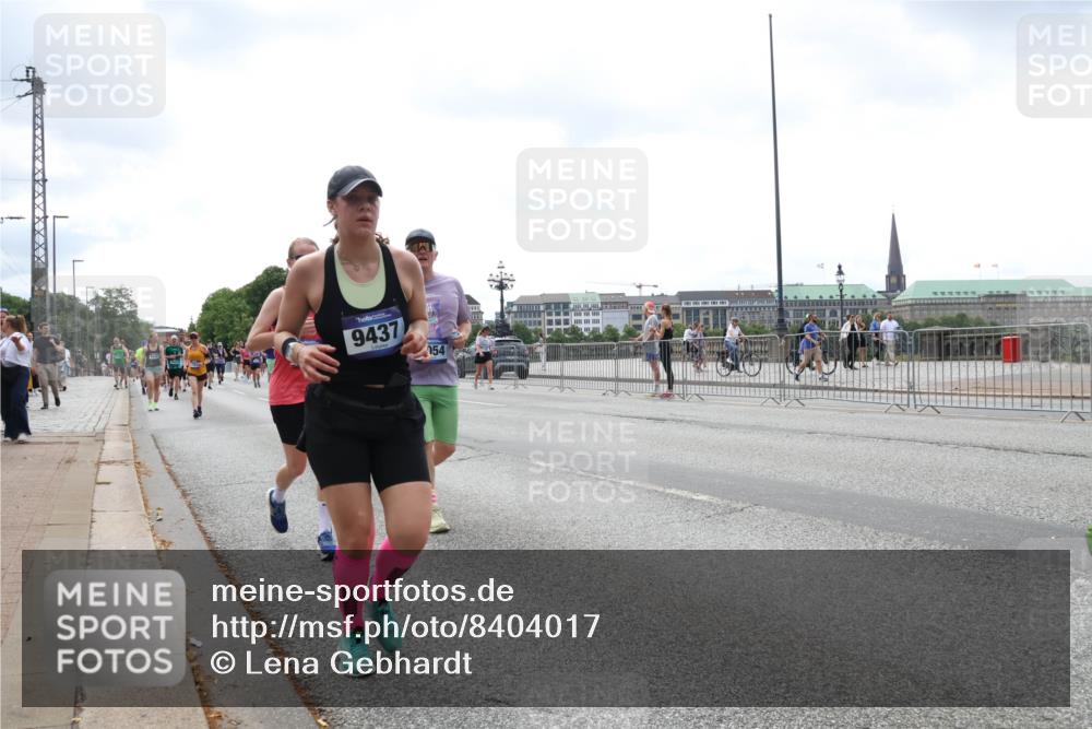 29.06.2025 - hella hamburg halbmarathon Lena Gebhardt http://msf.ph/oto/8404017 29.06.2025 10:41:01 Lombardsbrücke 9437, 154, 1075, 1317, 1323, 1731, 2042, 2173, 2206, 2229, 2299, 2805, 2858, 3121, 3306, 3432, 3694, 4044, 4234, 4411, 4412, 4530, 4612, 4638, 4774, 4775, 4906, 4972, 5086, 5225, 5549, 5753, 6088, 6098, 6163, 6280, 6289, 6474, 6842, 7293, 7661, 7821, 7829, 7956, 8053, 8054, 8293, 8378, 8385, 8429, 8430, 8751, 8769, 8878, 8992, 9009, 9237, 9962, 10269, 10407, 10644, 10835, 11053 meine-sportfotos.de
