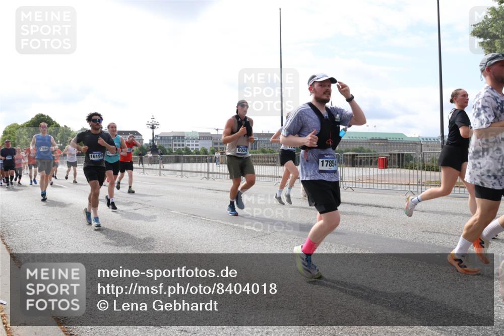 29.06.2025 - hella hamburg halbmarathon Lena Gebhardt http://msf.ph/oto/8404018 29.06.2025 10:16:29 Lombardsbrücke 17694, 16199, 6024, 17854, 1212, 1244, 1308, 1599, 1825, 2071, 2165, 2347, 2436, 2803, 2835, 2912, 3030, 3088, 3134, 3156, 3176, 3484, 3648, 3687, 4478, 4583, 4637, 4828, 5036, 5037, 5046, 5294, 6024, 6488, 6742, 6941, 7158, 7358, 7753, 8169, 8274, 8295, 8317, 8597, 8619, 8645, 8707, 8847, 8857, 9332, 9492, 9601, 9628, 9664, 9676, 9802, 9810, 9881, 10076, 10107, 10139, 10141, 10183, 10232, 10292, 10844, 10990, 11344, 11345 meine-sportfotos.de