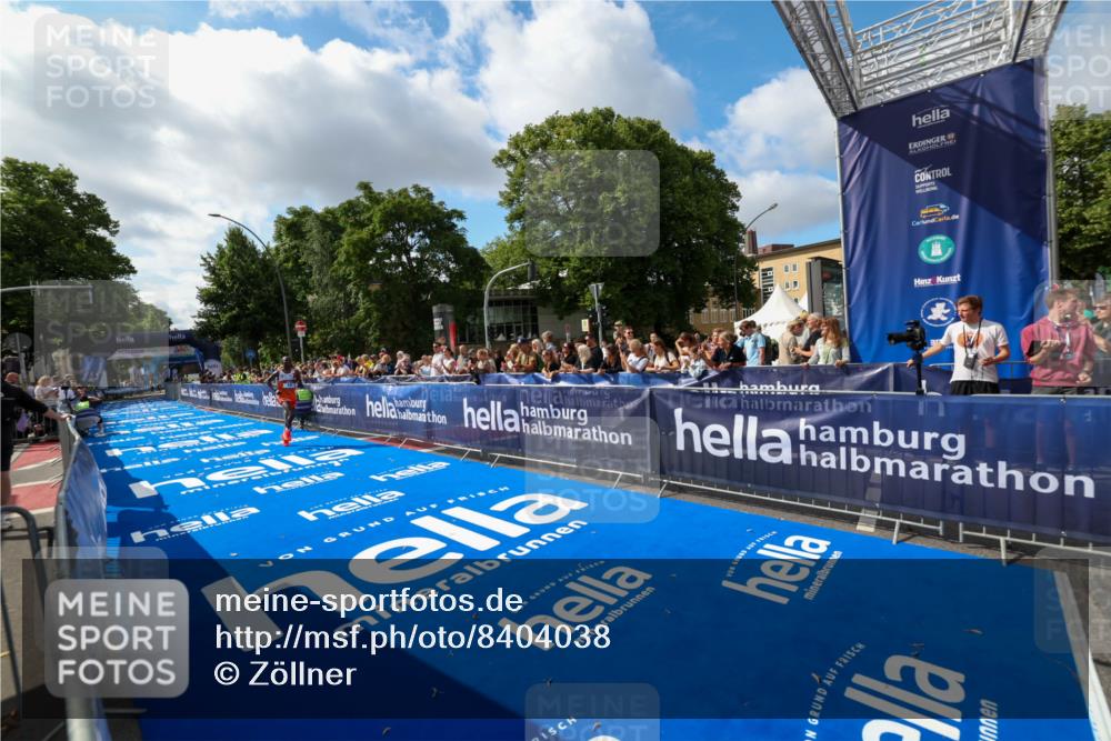29.06.2025 - hella hamburg halbmarathon Zöllner http://msf.ph/oto/8404038 29.06.2025 10:02:48 Ziel 10 meine-sportfotos.de
