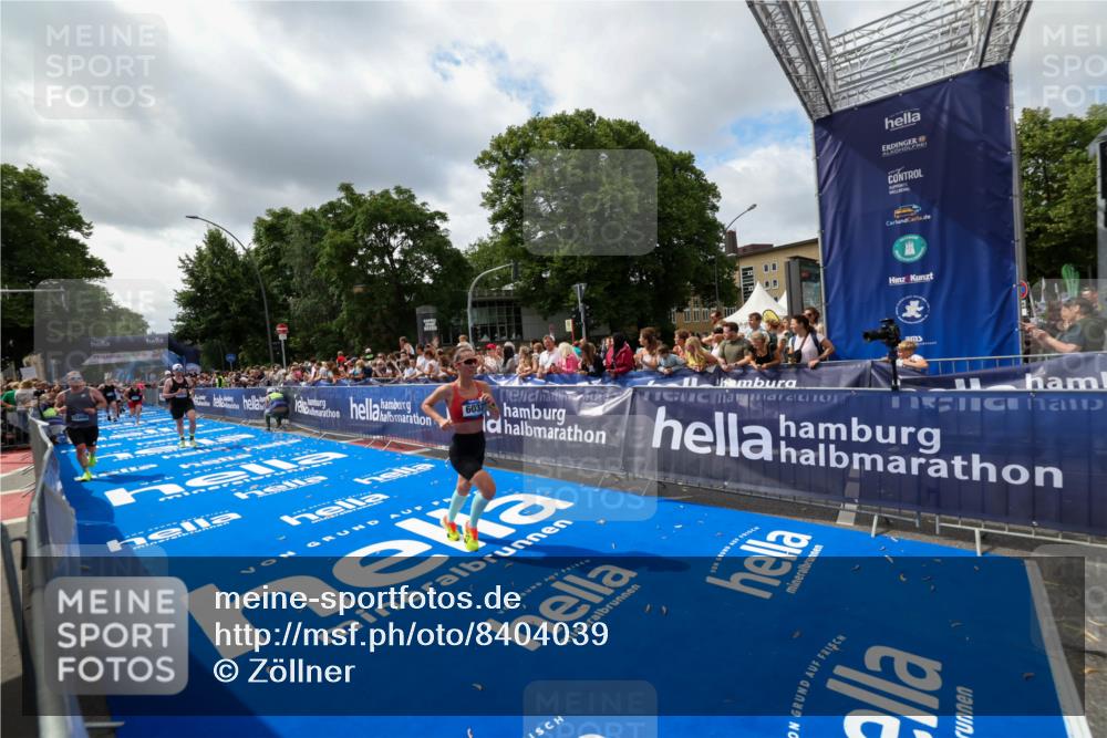 29.06.2025 - hella hamburg halbmarathon Zöllner http://msf.ph/oto/8404039 29.06.2025 10:39:27 Ziel 2546, 2972, 6037, 6152, 8346, 12335, 12372, 14359, 15013, 15866 meine-sportfotos.de