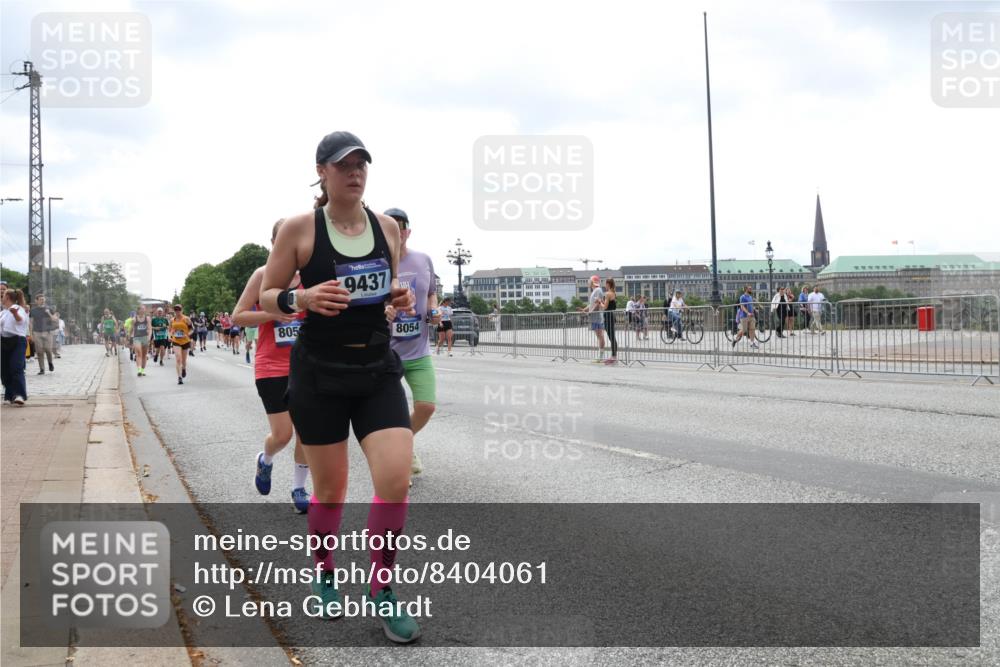 29.06.2025 - hella hamburg halbmarathon Lena Gebhardt http://msf.ph/oto/8404061 29.06.2025 10:41:02 Lombardsbrücke 805, 9437, 8054, 1075, 1317, 1323, 1731, 2042, 2173, 2206, 2229, 2299, 2805, 2858, 3121, 3306, 3432, 3532, 3533, 3694, 4044, 4234, 4411, 4412, 4530, 4612, 4638, 4774, 4775, 4972, 5086, 5225, 5549, 5688, 5689, 5753, 6088, 6098, 6163, 6289, 6474, 6842, 7293, 7661, 7821, 7829, 7956, 8053, 8054, 8293, 8378, 8385, 8429, 8430, 8751, 8769, 8878, 8992, 9009, 9237, 9962, 10269, 10407, 10644, 10835, 11053 meine-sportfotos.de