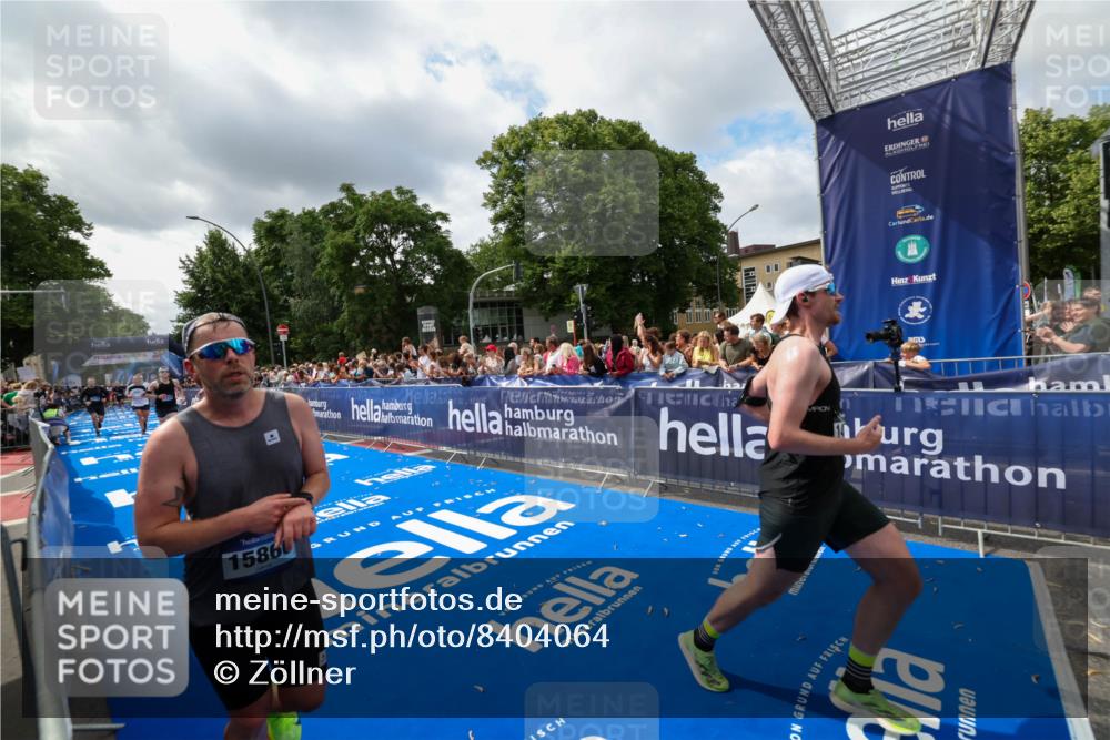 29.06.2025 - hella hamburg halbmarathon Zöllner http://msf.ph/oto/8404064 29.06.2025 10:39:29 Ziel 1343, 2546, 2972, 6152, 8346, 12335, 12372, 14359, 15013, 15866 meine-sportfotos.de