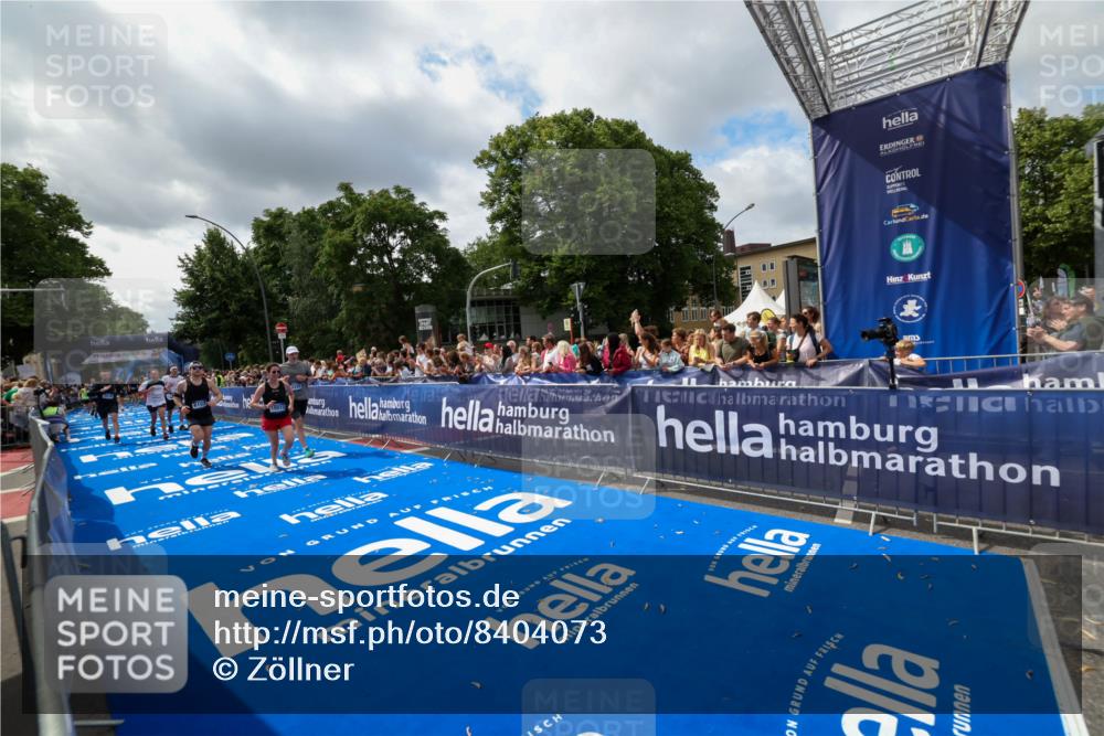 29.06.2025 - hella hamburg halbmarathon Zöllner http://msf.ph/oto/8404073 29.06.2025 10:39:30 Ziel 1343, 2546, 2972, 6152, 8346, 12335, 12372, 14359, 15013, 15866, 15965 meine-sportfotos.de