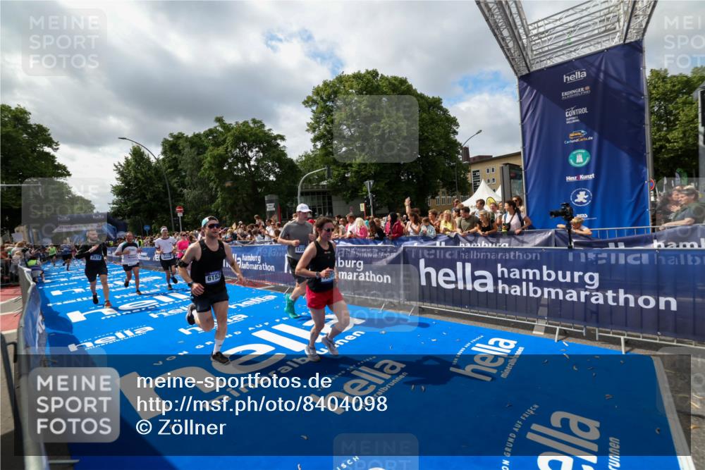 29.06.2025 - hella hamburg halbmarathon Zöllner http://msf.ph/oto/8404098 29.06.2025 10:39:31 Ziel 1343, 2546, 2972, 6152, 8346, 9116, 12335, 12372, 15013, 15965 meine-sportfotos.de