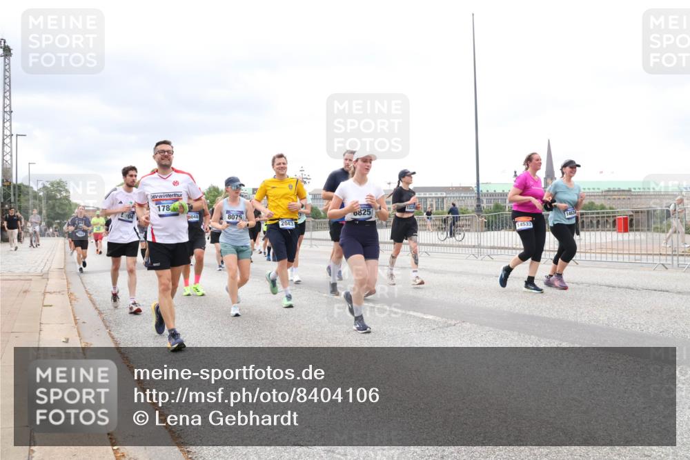 29.06.2025 - hella hamburg halbmarathon Lena Gebhardt http://msf.ph/oto/8404106 29.06.2025 10:58:27 Lombardsbrücke 178, 048, 8075, 0825, 2043, 13226, 14634, 14533, 1001, 1326, 1365, 1380, 1388, 1514, 1646, 1845, 2043, 2169, 2273, 2275, 2449, 2649, 3416, 3540, 3868, 3936, 4117, 4225, 4294, 4429, 5104, 5159, 5655, 5676, 5732, 5782, 5988, 6010, 6316, 6554, 6825, 6927, 7095, 7096, 7262, 7617, 7664, 7783, 7870, 7933, 7967, 7977, 7990, 8076, 8439, 8440, 8441, 8442, 8512, 8592, 8701, 8752, 8888, 9123, 9180, 9225, 9239, 9319, 9481, 9563, 9636, 9832, 9889, 9960, 9982, 10498 meine-sportfotos.de