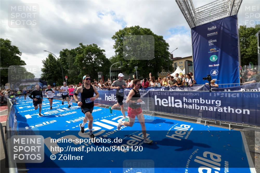 29.06.2025 - hella hamburg halbmarathon Zöllner http://msf.ph/oto/8404120 29.06.2025 10:39:32 Ziel 1343, 2546, 2972, 6152, 7152, 7154, 8346, 9116, 9265, 12335, 12372, 15013, 15336, 15965 meine-sportfotos.de