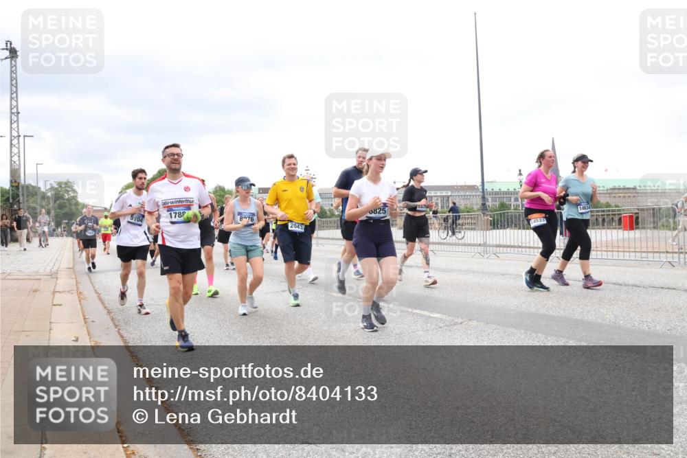 29.06.2025 - hella hamburg halbmarathon Lena Gebhardt http://msf.ph/oto/8404133 29.06.2025 10:58:27 Lombardsbrücke 1782, 8076, 5, 04, 2043, 0825, 4533, 14634, 1001, 1326, 1365, 1380, 1388, 1514, 1646, 1845, 2043, 2169, 2273, 2275, 2449, 2649, 3416, 3540, 3868, 3936, 4117, 4225, 4294, 4429, 5104, 5159, 5655, 5676, 5732, 5782, 5988, 6010, 6316, 6554, 6825, 6927, 7095, 7096, 7262, 7617, 7664, 7783, 7870, 7933, 7967, 7977, 7990, 8076, 8439, 8440, 8441, 8442, 8512, 8592, 8701, 8752, 8888, 9123, 9180, 9225, 9239, 9319, 9481, 9563, 9636, 9832, 9889, 9960, 9982, 10498 meine-sportfotos.de