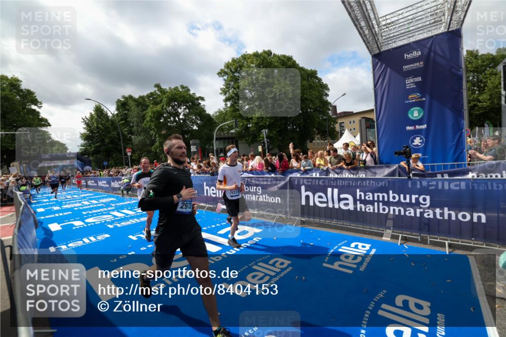 29.06.2025 - hella hamburg halbmarathon Zöllner http://msf.ph/oto/8404153 29.06.2025 10:39:33 Ziel 1343, 2546, 2972, 6152, 7152, 7154, 8346, 9116, 9265, 12335, 12372, 15336, 15828, 15965, 18285 meine-sportfotos.de