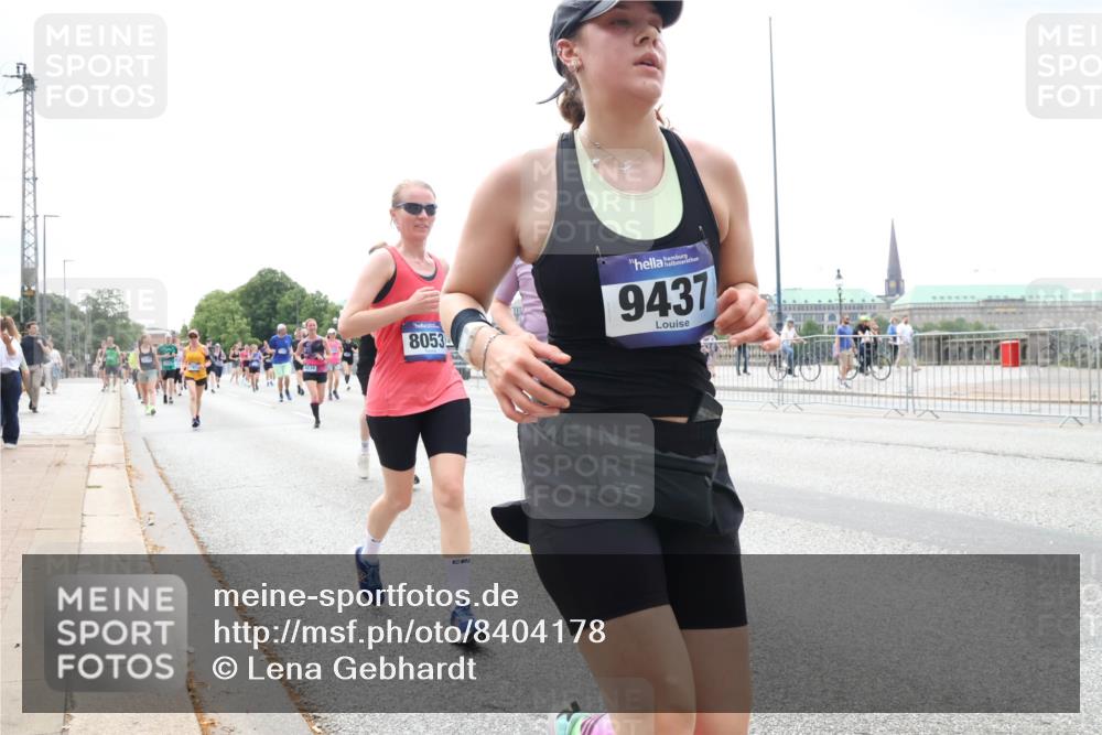 29.06.2025 - hella hamburg halbmarathon Lena Gebhardt http://msf.ph/oto/8404178 29.06.2025 10:41:02 Lombardsbrücke 1934, 8053, 9437, 1075, 1317, 1323, 1731, 2042, 2173, 2206, 2229, 2299, 2805, 2858, 3121, 3306, 3432, 3532, 3533, 3694, 4044, 4234, 4411, 4412, 4530, 4612, 4638, 4774, 4775, 4972, 5086, 5225, 5549, 5688, 5689, 5753, 6088, 6098, 6163, 6289, 6474, 6842, 7293, 7661, 7821, 7829, 7956, 8053, 8054, 8293, 8378, 8385, 8429, 8430, 8751, 8769, 8878, 8992, 9009, 9237, 9962, 10269, 10407, 10644, 10835, 11053 meine-sportfotos.de