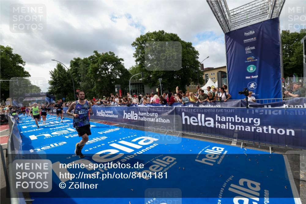29.06.2025 - hella hamburg halbmarathon Zöllner http://msf.ph/oto/8404181 29.06.2025 10:39:37 Ziel 1343, 7152, 7154, 9116, 9265, 11284, 11806, 14077, 15094, 15336, 15828, 15965, 17215, 17360, 18154, 18285, 18803 meine-sportfotos.de