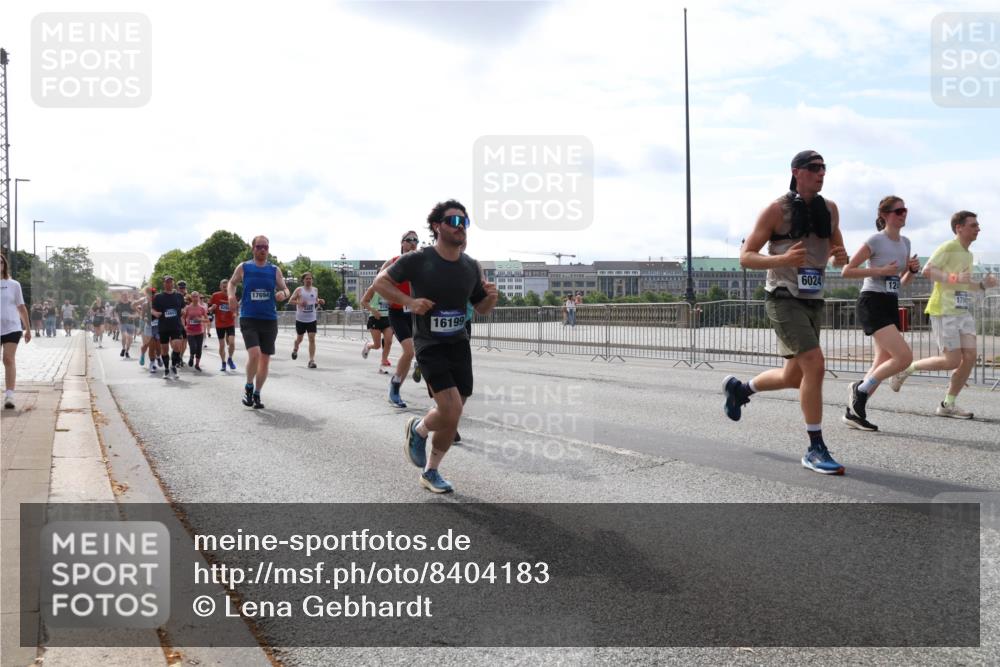 29.06.2025 - hella hamburg halbmarathon Lena Gebhardt http://msf.ph/oto/8404183 29.06.2025 10:16:29 Lombardsbrücke 17694, 6024, 124, 1794, 16199, 1212, 1244, 1308, 1599, 1825, 2071, 2165, 2347, 2436, 2803, 2835, 2912, 3030, 3088, 3134, 3156, 3176, 3484, 3648, 3687, 4478, 4583, 4637, 4828, 5036, 5037, 5046, 5294, 6024, 6488, 6742, 6941, 7158, 7358, 7753, 8169, 8274, 8295, 8317, 8597, 8619, 8645, 8707, 8847, 8857, 9332, 9492, 9601, 9628, 9664, 9676, 9802, 9810, 9881, 10076, 10107, 10139, 10141, 10183, 10232, 10292, 10844, 10990, 11344, 11345 meine-sportfotos.de