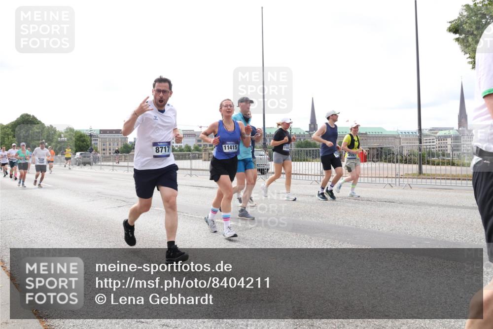 29.06.2025 - hella hamburg halbmarathon Lena Gebhardt http://msf.ph/oto/8404211 29.06.2025 10:24:08 Lombardsbrücke 5260, 8717, 11415, 110, 4597, 1005, 1009, 1064, 1389, 1444, 1545, 2125, 2132, 2477, 2489, 3013, 3185, 3285, 3579, 4122, 4162, 4464, 4597, 4646, 4684, 4719, 4990, 4993, 5039, 5055, 5258, 5260, 5358, 5661, 5954, 6478, 6524, 6526, 6747, 7013, 7426, 7528, 7920, 7975, 8031, 8141, 8149, 8167, 8181, 8187, 8297, 8502, 8676, 8717, 9063, 9217, 9603, 9715, 10649, 11044, 11306, 11347, 11415, 11454, 11793, 12210, 13149, 13573, 13711, 14521, 15739, 15853 meine-sportfotos.de