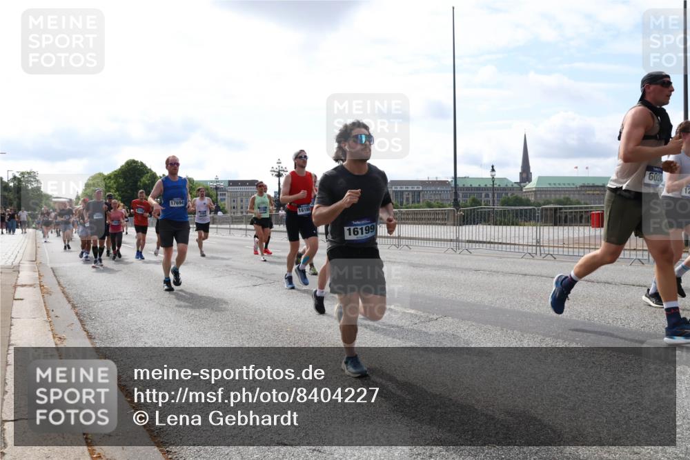 29.06.2025 - hella hamburg halbmarathon Lena Gebhardt http://msf.ph/oto/8404227 29.06.2025 10:16:30 Lombardsbrücke 17694, 16186, 16199, 6024, 12, 1212, 1244, 1308, 1599, 1825, 2071, 2165, 2347, 2436, 2803, 2835, 2912, 3030, 3088, 3134, 3156, 3176, 3484, 3648, 3687, 4478, 4583, 4637, 4828, 5036, 5037, 5046, 5294, 6024, 6488, 6742, 6941, 7158, 7358, 7753, 8169, 8274, 8295, 8317, 8597, 8619, 8645, 8707, 8847, 8857, 9091, 9332, 9492, 9601, 9628, 9664, 9676, 9802, 9810, 9881, 10076, 10107, 10139, 10141, 10183, 10232, 10292, 10844, 10990, 11344, 11345 meine-sportfotos.de