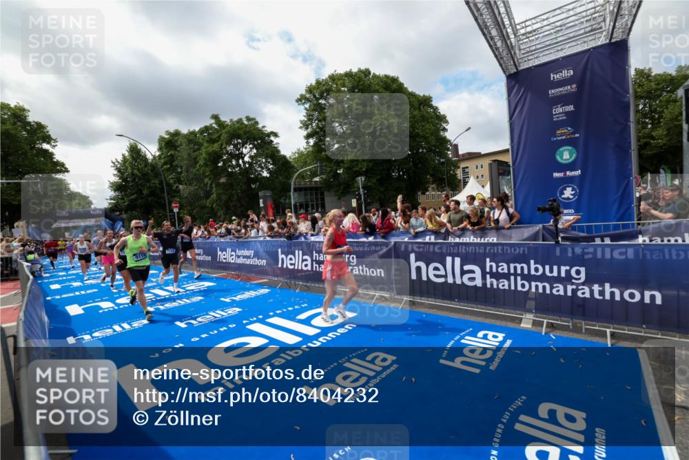 29.06.2025 - hella hamburg halbmarathon Zöllner http://msf.ph/oto/8404232 29.06.2025 10:39:38 Ziel 4888, 7152, 7154, 9116, 9265, 11284, 11806, 14077, 15094, 15336, 15828, 15965, 17215, 17360, 17425, 18154, 18285, 18803 meine-sportfotos.de