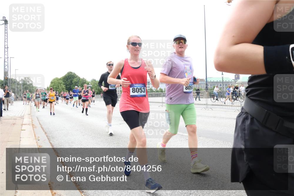 29.06.2025 - hella hamburg halbmarathon Lena Gebhardt http://msf.ph/oto/8404256 29.06.2025 10:41:02 Lombardsbrücke 1629, 8053, 8054, 1075, 1317, 1323, 1731, 2042, 2173, 2206, 2229, 2299, 2805, 2858, 3121, 3306, 3432, 3532, 3533, 3694, 4044, 4234, 4411, 4412, 4530, 4612, 4638, 4774, 4775, 4972, 5086, 5225, 5549, 5688, 5689, 5753, 6088, 6098, 6163, 6289, 6474, 6842, 7293, 7661, 7821, 7829, 7956, 8053, 8054, 8293, 8378, 8385, 8429, 8430, 8751, 8769, 8878, 8992, 9009, 9237, 9962, 10269, 10407, 10644, 10835, 11053 meine-sportfotos.de