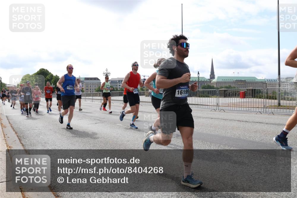 29.06.2025 - hella hamburg halbmarathon Lena Gebhardt http://msf.ph/oto/8404268 29.06.2025 10:16:30 Lombardsbrücke 8295, 13220, 17694, 17, 16199, 1212, 1244, 1308, 1599, 1825, 2071, 2165, 2347, 2436, 2803, 2835, 2912, 3030, 3088, 3134, 3156, 3176, 3484, 3648, 3687, 4478, 4583, 4637, 4828, 5036, 5037, 5046, 5294, 6024, 6488, 6742, 6941, 7158, 7358, 7753, 8169, 8274, 8295, 8317, 8597, 8619, 8645, 8707, 8847, 8857, 9091, 9332, 9492, 9601, 9628, 9664, 9676, 9802, 9810, 9881, 10076, 10107, 10139, 10141, 10183, 10232, 10292, 10844, 10990, 11344, 11345 meine-sportfotos.de