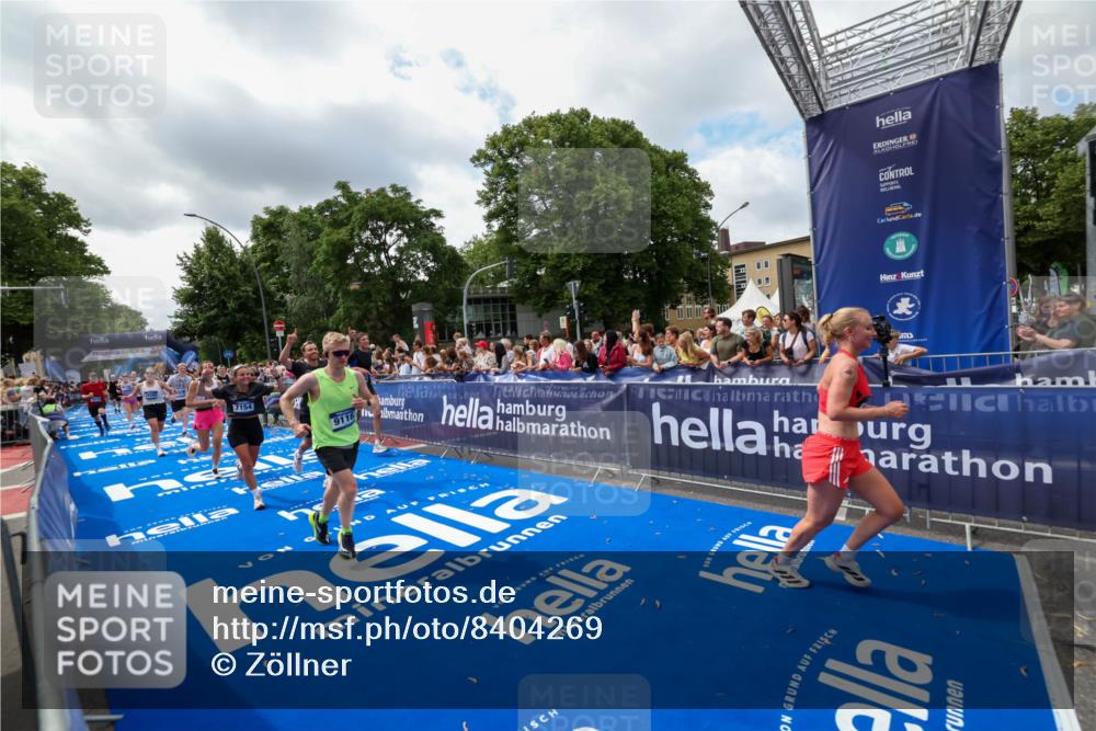 29.06.2025 - hella hamburg halbmarathon Zöllner http://msf.ph/oto/8404269 29.06.2025 10:39:39 Ziel 1358, 4888, 7152, 7154, 9116, 9265, 11284, 11806, 14077, 15094, 15336, 15828, 15965, 17215, 17360, 17425, 18154, 18285, 18803 meine-sportfotos.de