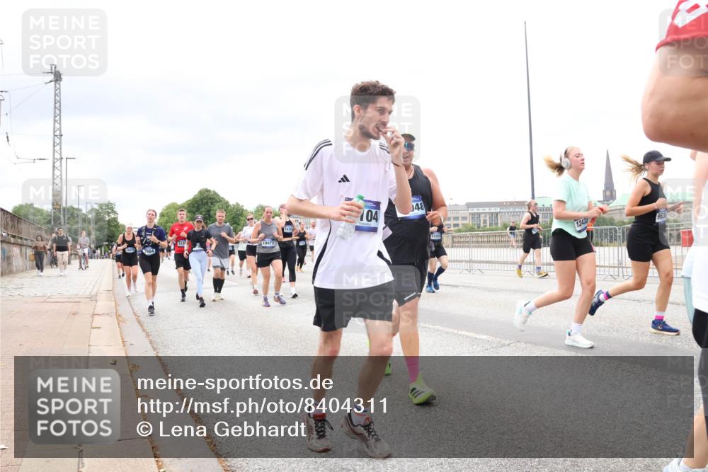 29.06.2025 - hella hamburg halbmarathon Lena Gebhardt http://msf.ph/oto/8404311 29.06.2025 10:58:29 Lombardsbrücke 04, 1001, 1326, 1365, 1380, 1388, 1514, 1646, 1845, 2043, 2169, 2273, 2275, 2449, 2649, 3416, 3540, 3565, 3868, 4042, 4043, 4117, 4225, 4294, 5104, 5159, 5655, 5676, 5732, 5782, 5988, 6010, 6554, 6588, 6702, 6825, 6927, 7095, 7096, 7262, 7617, 7664, 7783, 7870, 7933, 7967, 7977, 7990, 8076, 8439, 8440, 8441, 8442, 8512, 8592, 8701, 8752, 8888, 9123, 9180, 9225, 9239, 9319, 9481, 9563, 9636, 9832, 9889, 9960, 9982, 10498 meine-sportfotos.de