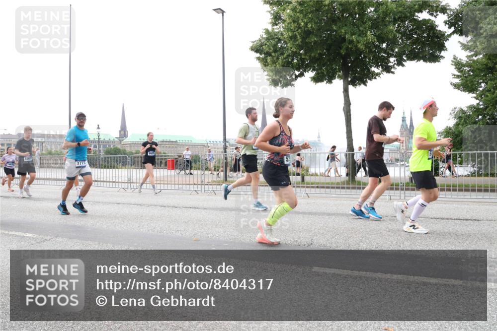 29.06.2025 - hella hamburg halbmarathon Lena Gebhardt http://msf.ph/oto/8404317 29.06.2025 10:50:15 Lombardsbrücke 16635, 5997, 7722, 573, 1259, 1487, 1511, 1828, 2047, 2212, 3203, 3680, 3701, 3710, 3805, 3897, 4090, 4168, 4870, 4961, 5119, 5131, 5749, 5751, 5997, 6680, 6830, 7366, 7505, 7677, 7721, 7722, 7755, 8065, 8254, 8299, 9015, 9605, 9940, 10060, 10286, 10617, 10683, 10744, 11030, 11426, 11696, 11716, 11760, 12079, 12124, 13127, 13128, 13309, 13381, 13744, 13846, 13887, 14102, 14144, 14505, 14545, 14591, 14692, 14940, 15230, 15626 meine-sportfotos.de